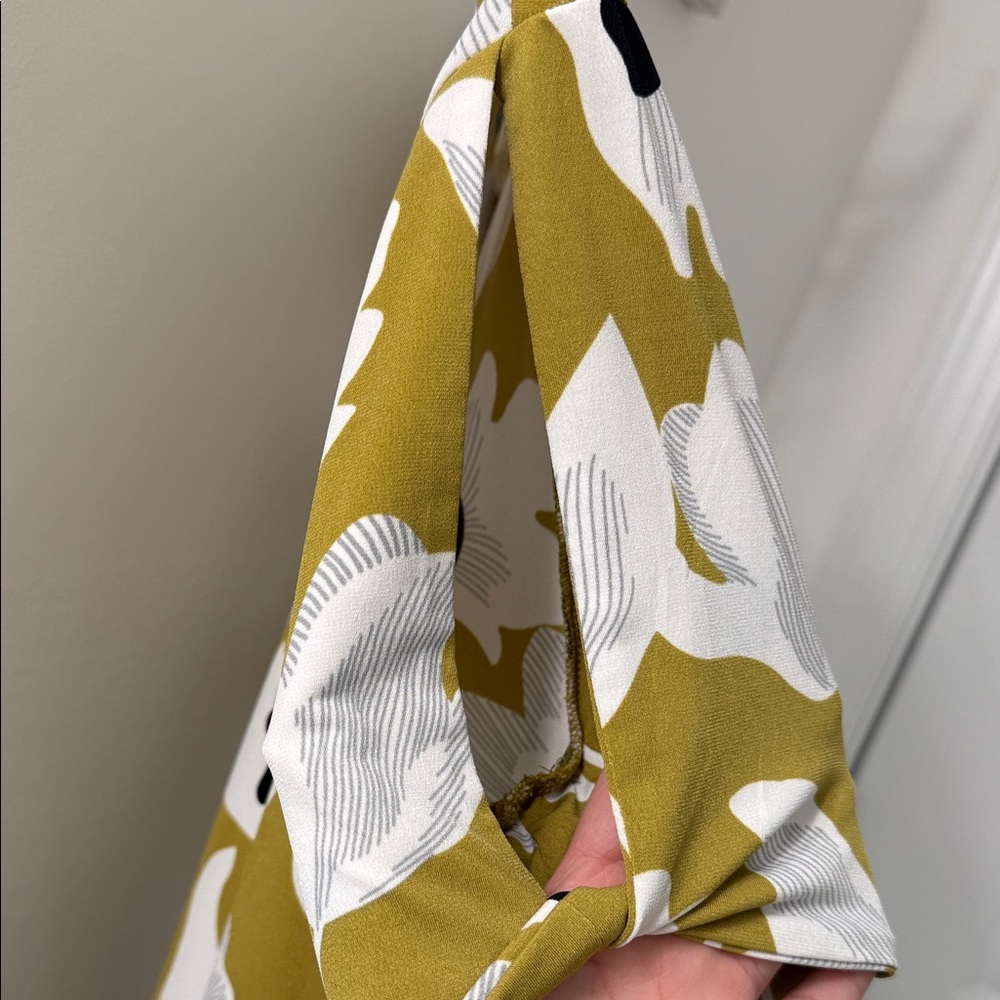 Ann Taylor Olive Green Floral Short Sleeve shirt - Picture 4 of 5